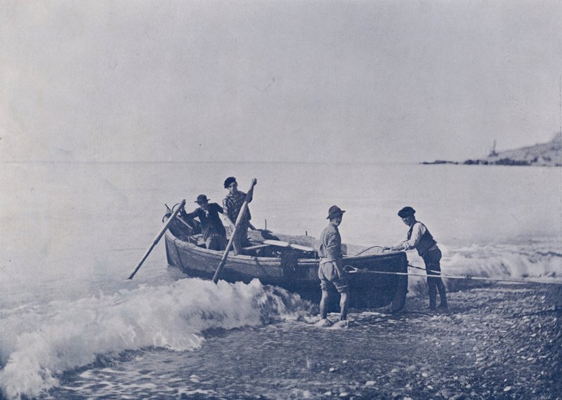 Italia: Bordighera, kalastajat palaavat satamaan (m/w kuva) tekijältä Italian Photographer