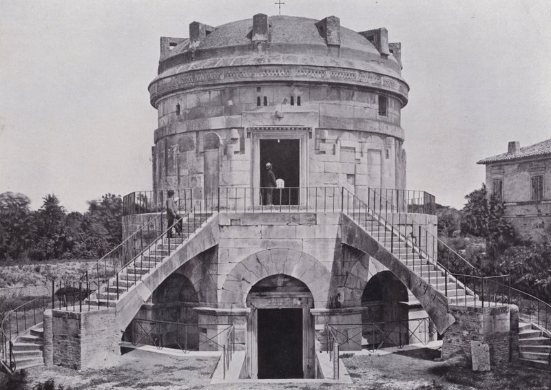 Italia: Theodorikin hauta, Ravenna (m/v kuva) tekijältä Italian Photographer