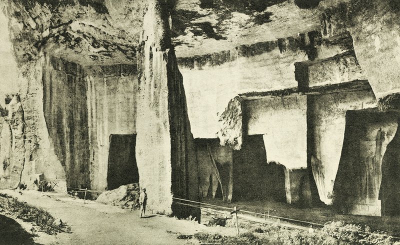 Latomia del Paradiso tai dei Cordari (s/w valokuva) tekijältä Italian Photographer