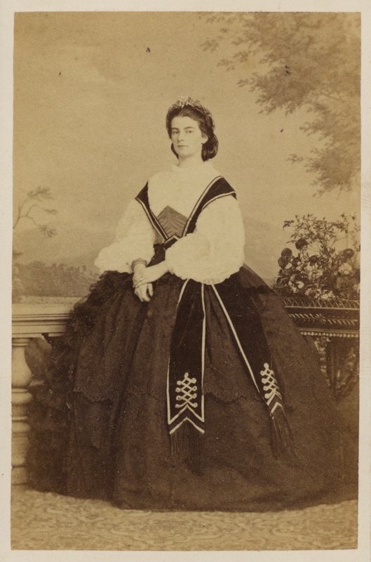 Maria Sofia de Baviera, reina consort de Francesc II, rei de les Dues Sicílies (foto b/n) finès tekijältä Italian Photographer