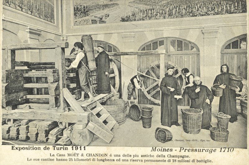 Munkit puristavat samppanjarypäleitä vuonna 1710, näyttely Torinon kansainvälisessä näyttelyssä, Italiassa tekijältä Italian Photographer