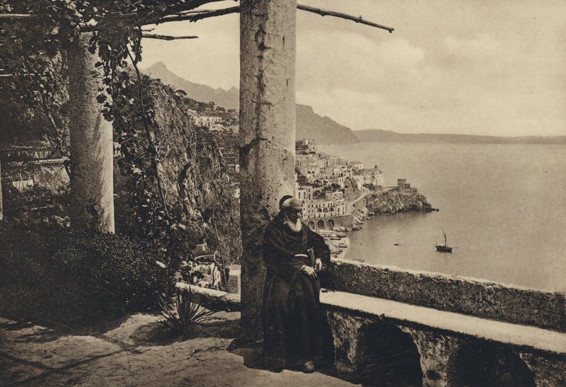 Napoli: Amalfi, Cappuccinin ottama panoraama (valkoinen kuva) tekijältä Italian Photographer