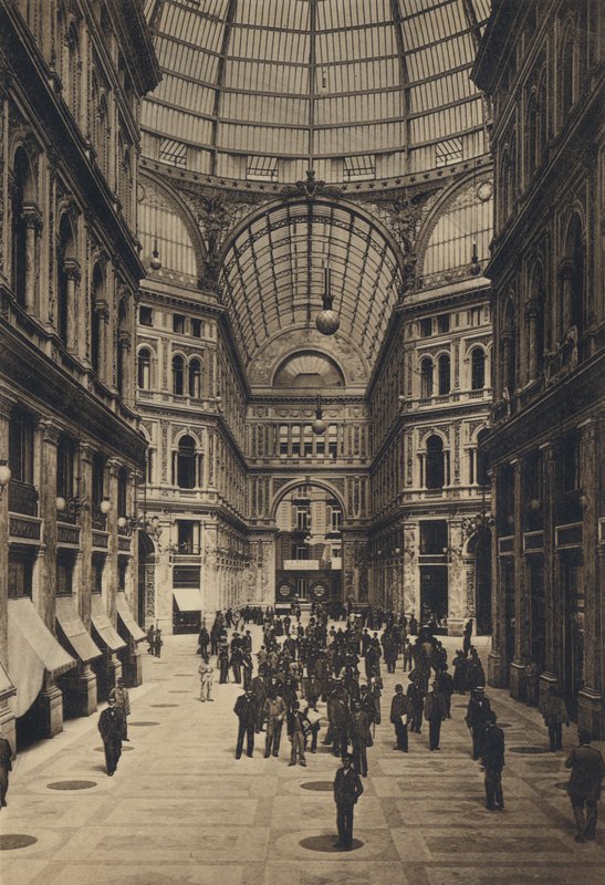 Napoli: Interno Galleria Umberto I (m/w kuva) tekijältä Italian Photographer