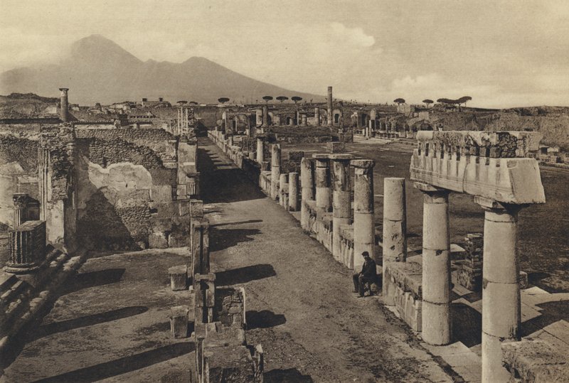 Napoli: Pompei, kansalaisfoorumi panoraaman kanssa (valkoinen kuva) tekijältä Italian Photographer