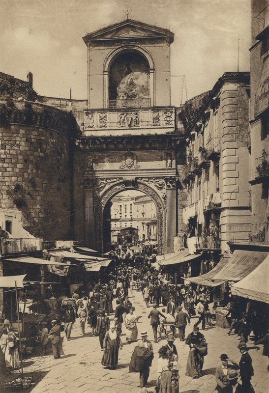 Napoli: Porta Capuana (valkoinen kuva) tekijältä Italian Photographer