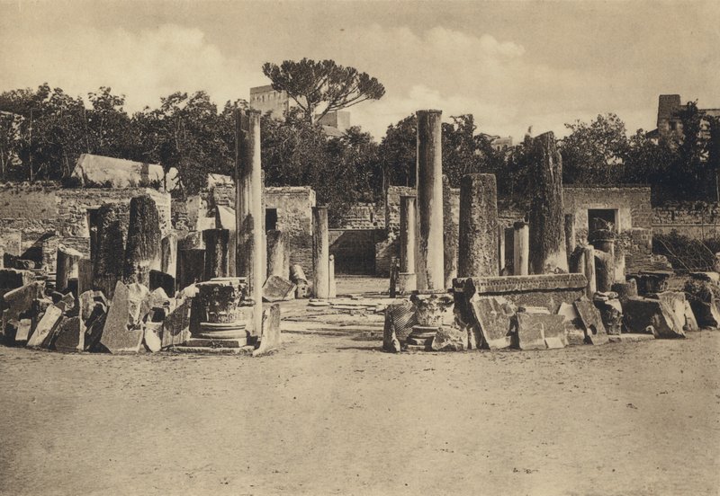 Napoli: Pozzuoli, Tempio Di Serapide (valkoinen kuva) tekijältä Italian Photographer