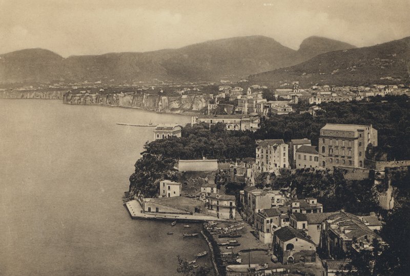 Napoli: Sorrento, Panorama Marina Grandella (valkoinen kuva) tekijältä Italian Photographer