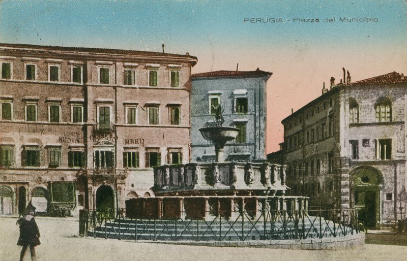 Perugia, Raatihuoneen aukio, n. 1910 tekijältä Italian Photographer