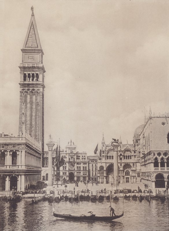 Piazzetta Dal Mare (valkoinen kuva) tekijältä Italian Photographer