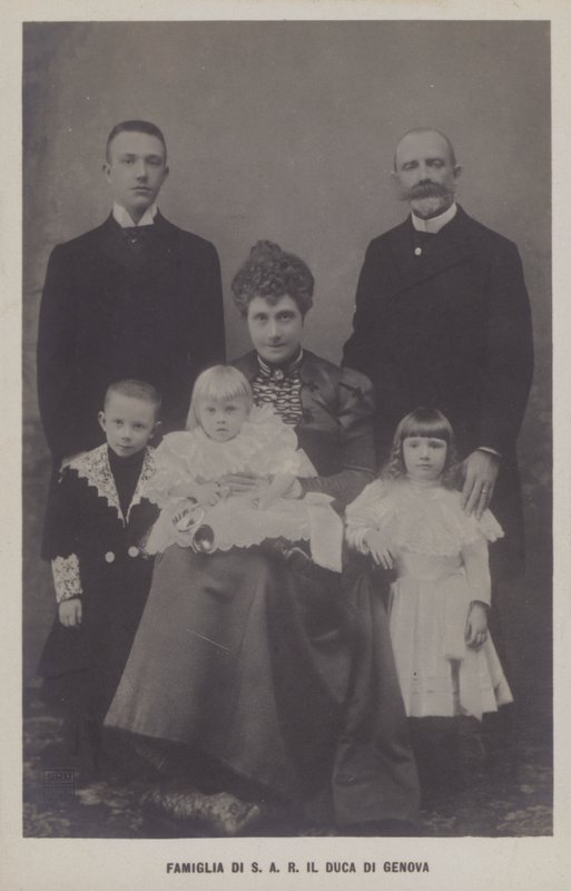 Prinssi Thomas, Genovan herttua ja hänen vaimonsa, Baijerin prinsessa Isabella lastensa kanssa (m/w kuva) tekijältä Italian Photographer