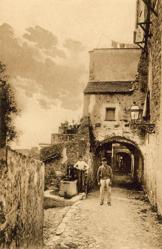 Sanremo, Vanhakaupunki, Porta Candelieri (valkoinen kuva) tekijältä Italian Photographer