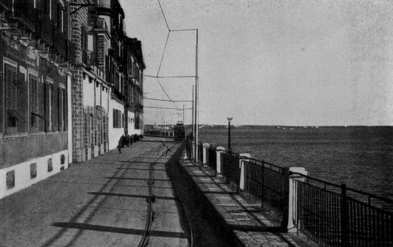 Taranto, Corso Vittorio Emanuele (valkoinen kuva) tekijältä Italian Photographer