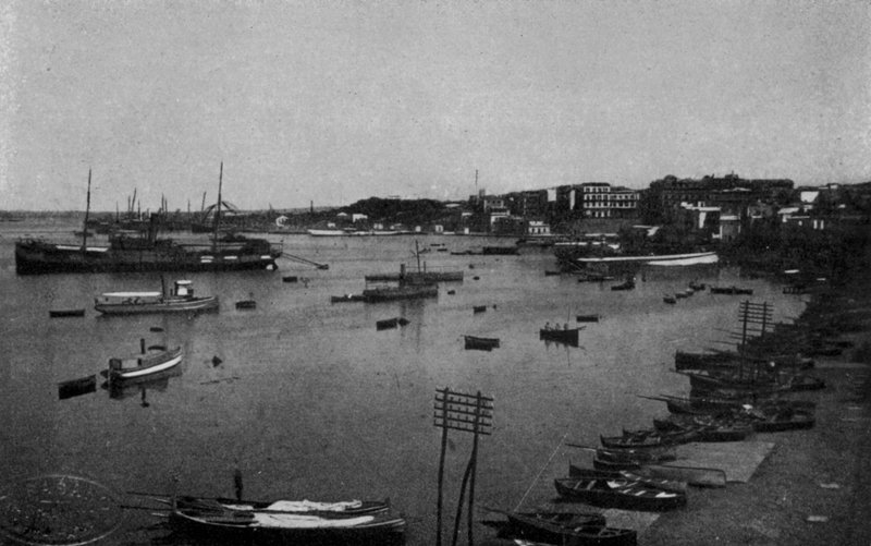 Taranto, yleispanoraama ja pieni meri (b/w kuva) tekijältä Italian Photographer