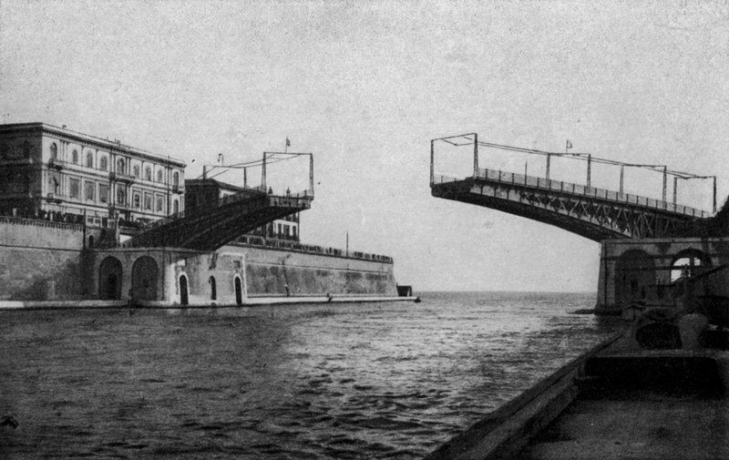 Taranto, Puoliavoin kääntösilta (b/w kuva) tekijältä Italian Photographer