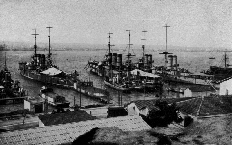 Taranto, Regie Navi Roma, Napoli, San Giorgio ankkuroituna Mar Piccoloon (b/w kuva) tekijältä Italian Photographer