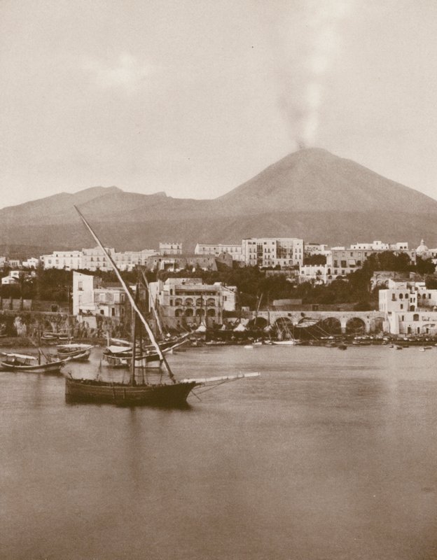 Torre Del Greco, panoraama ja Vesuvius (s/w kuva) tekijältä Italian Photographer