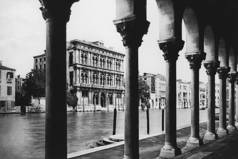 Venetsia, Canal Grande, Palazzo Vendramin (valkoinen kuva) tekijältä Italian Photographer