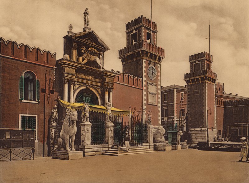 Venezia / Venetsia: Regio Arsenale Marittimo (värillinen kuva) tekijältä Italian Photographer