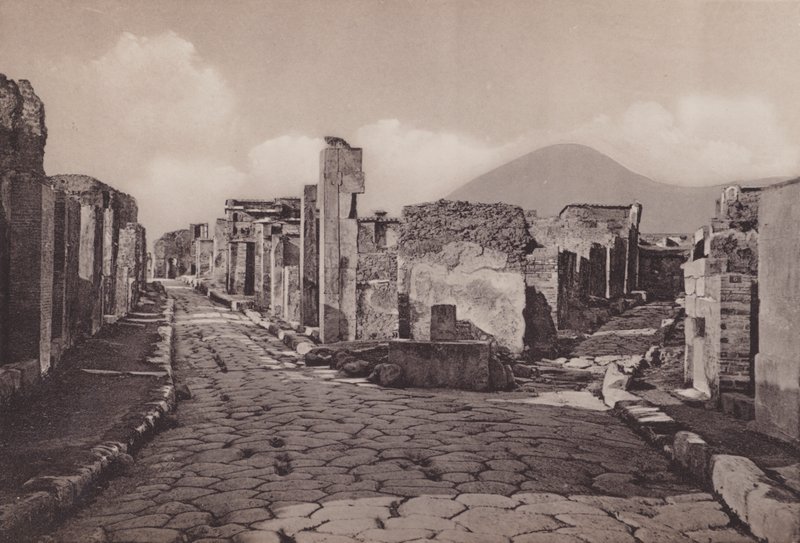 Via Consolare ja Porta Di Ercolano, Consular Road, Herculanumin portti (valkoinen kuva) tekijältä Italian Photographer