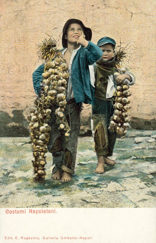 Nuoret valkosipulin myyjät, Napoli tekijältä Italian Photographer