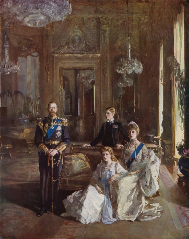 Kuningas Yrjö V, kuningatar Mary, Walesin prinssi ja prinsessa Mary valkoisessa olohuoneessa, Buckinghamin palatsi, Lontoo, 1913 tekijältä John Lavery