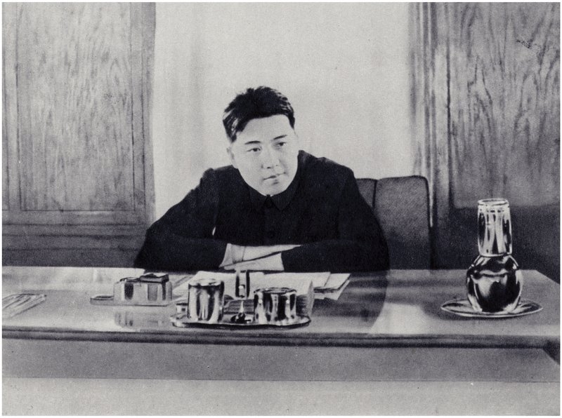 Tovarășul Kim Il-sung la biroul său de la Consiliul Popular din Coreea de Nord (lito)finlandeză tekijältä Korean Photographer