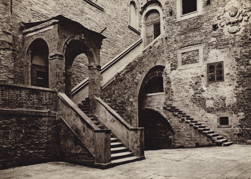 Italia: Cortona, Palazzo Pretorio (valkoinen kuva) tekijältä Kurt Hielscher