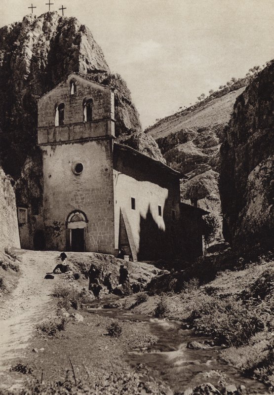 Italia: Val di Rajale, Abruzzi (valkoinen kuva) tekijältä Kurt Hielscher