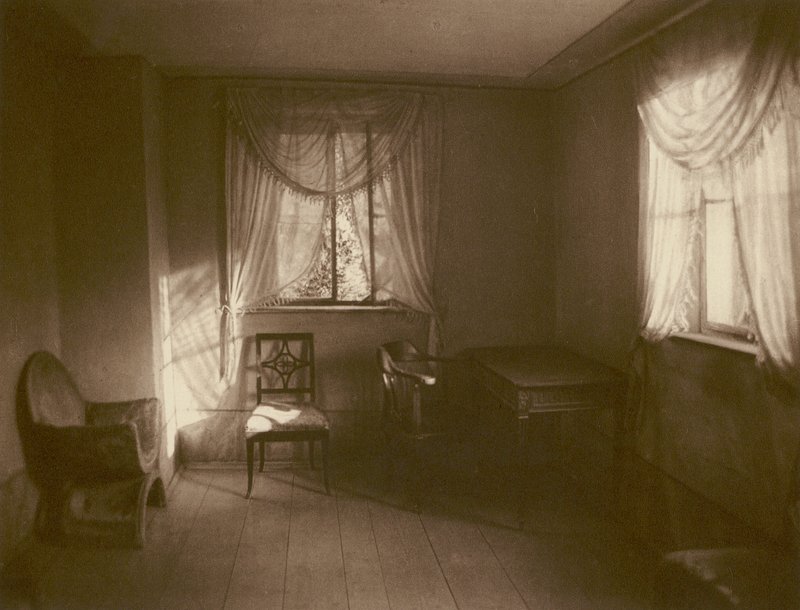 Weimar, ilta-auringonpaiste Goethen työhuoneessa puutarhatalossa; Weimar, Ilta-aurinko Goethen työhuoneessa kesämökissä (m/w kuva) tekijältä Kurt Hielscher