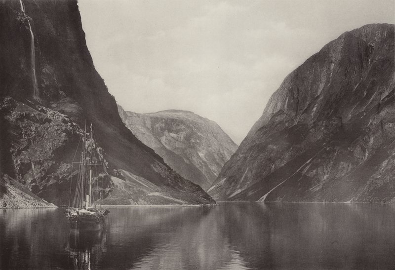 Naeroyfjord Vikingvang-hotellista (m/v kuva) tekijältä Norwegian Photographer