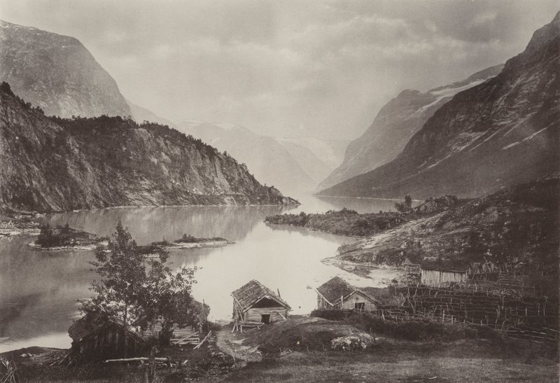 Näkymä Loen-järvelle, Nordfjord (b/w kuva) tekijältä Norwegian Photographer