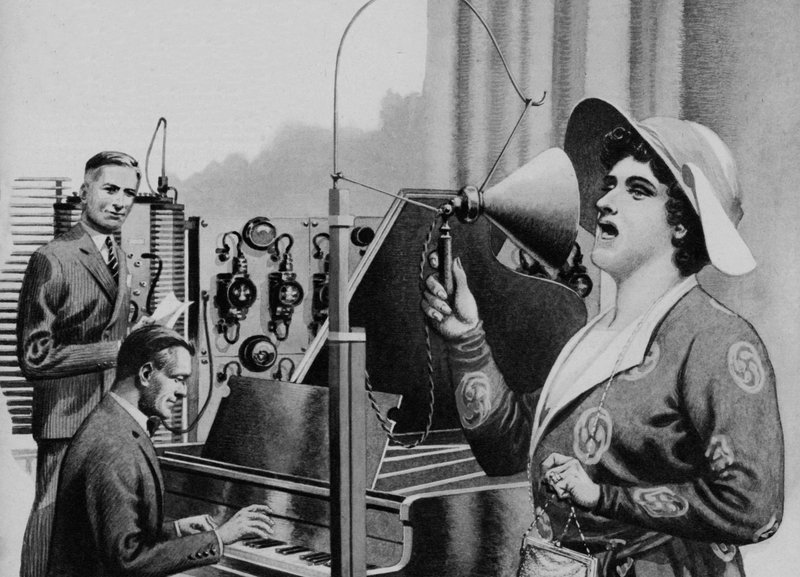 Nellie Melba esiintyy radiolle (litografia) tekijältä Pat (1907 95) Nicolle