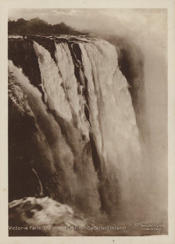 Victoria Falls, pääpudotus Cataract Islandilta (m/w kuva) tekijältä Percy M. Clark