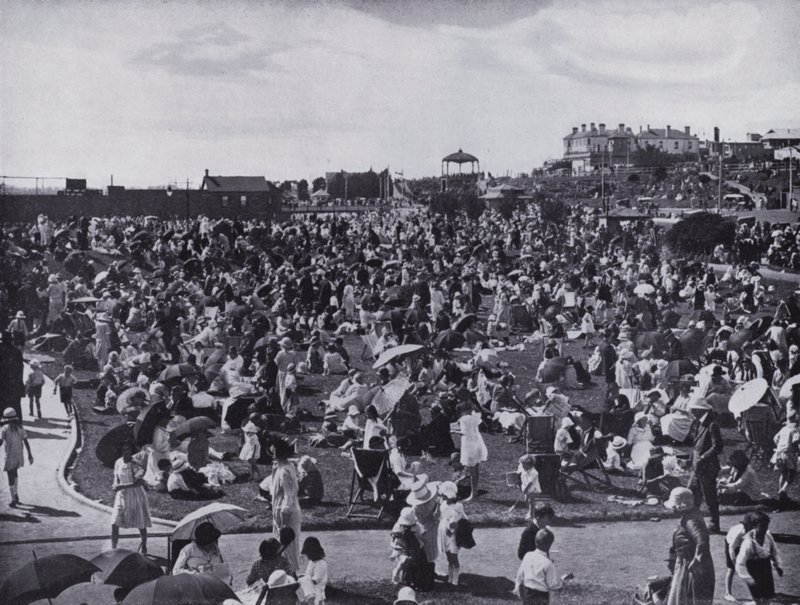St Kilda Beach, Melbournen suosittu merenrantalomakohde, näyttää nurmikot (m/w kuva) tekijältä Photographer Australian