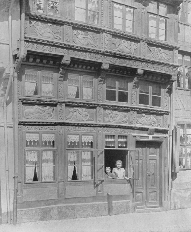 Vanha talo, Wollenweberstrasse 61 (m/w kuva) tekijältä Photographer German