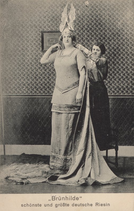 Brunhilde, kaunein ja pisin saksalainen jättiläinen (m/w kuva) tekijältä Photographer German