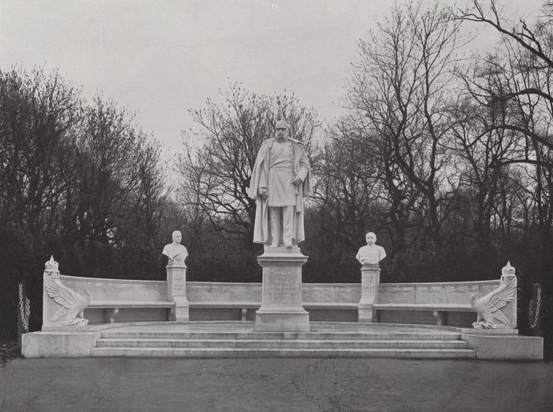 Monument In The Sieges-Allee, Wilhelm Der Grosse (m/w kuva) tekijältä Photographer German