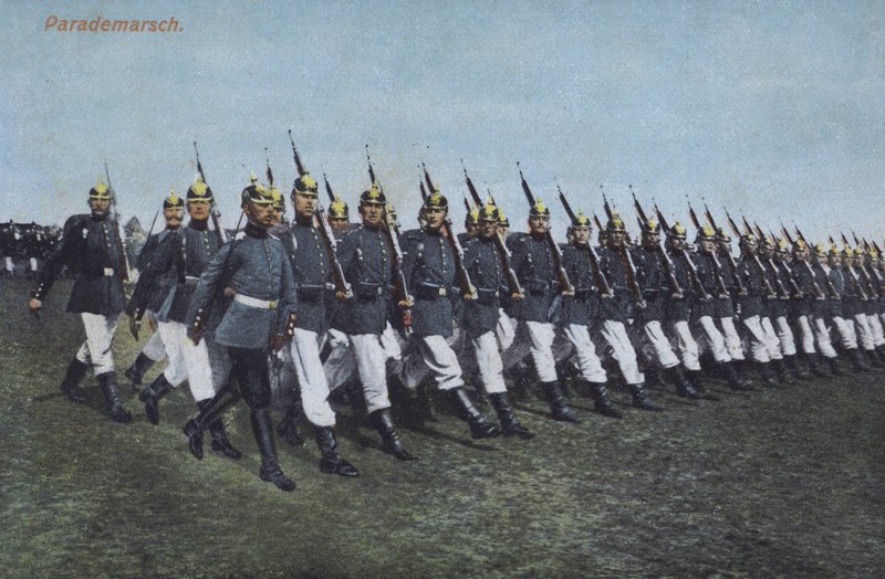 Saksan armeijan jalkaväen sotilaat marssivat paraatissa (kuva) tekijältä Photographer German
