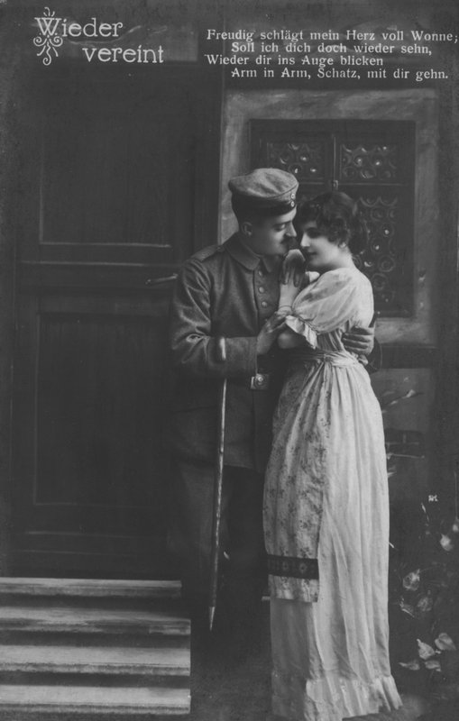 Saksalainen sotilas tapasi jälleen rakkaansa (m/w kuva) tekijältä Photographer German