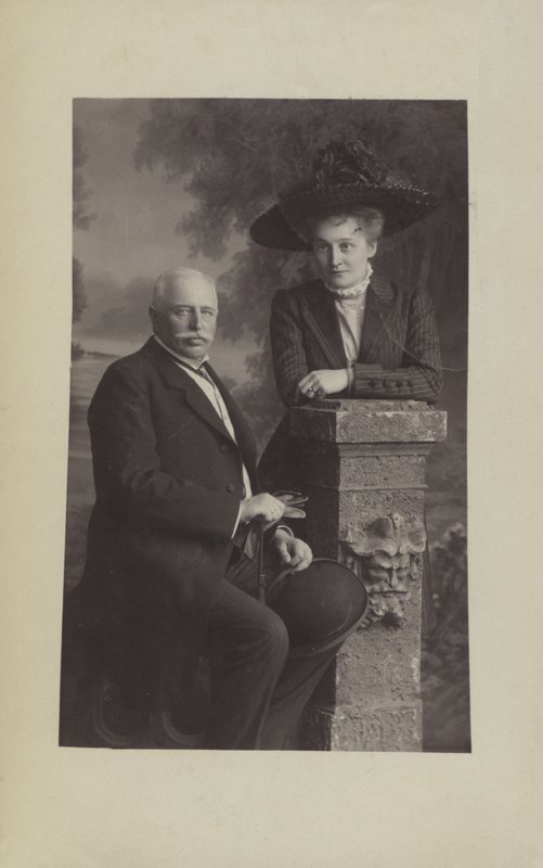 Graf Ferdinand von Zeppelin, saksalainen ilmalaivojen suunnittelija ja rakentaja ja hänen vaimonsa Isabella (m/v kuva) tekijältä Photographer German