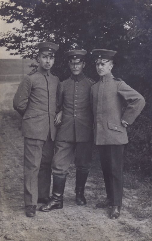 Kolmen saksalaisen armeijan sotilaan ryhmä (m/v kuva) tekijältä Photographer German