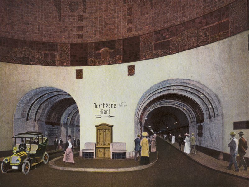 Hampuri: Elbtunnel, rakennettu 1908-11, pituus 450m, syvyys 20m merenpinnan alapuolella, maksaa n. 11 Mill M (kuva) tekijältä Photographer German