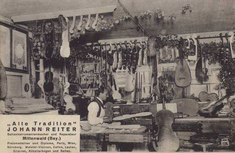 Johann Reiter, kielisoittimien valmistaja ja korjaaja, Mittenwald, Baijeri (b/w kuva) tekijältä Photographer German