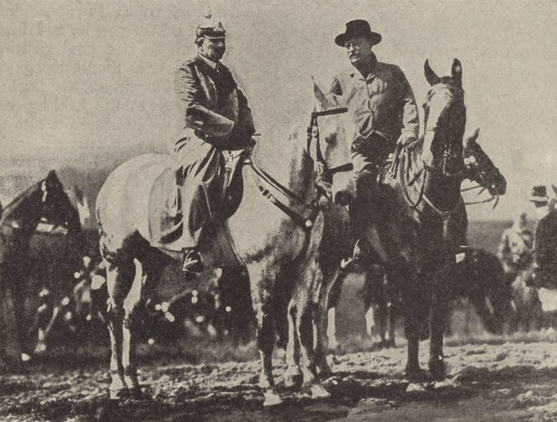 Saksan keisari Wilhelm II ja Yhdysvaltain presidentti Theodore Roosevelt katsomassa Saksan armeijaa liikkeissä tekijältä Photographer German