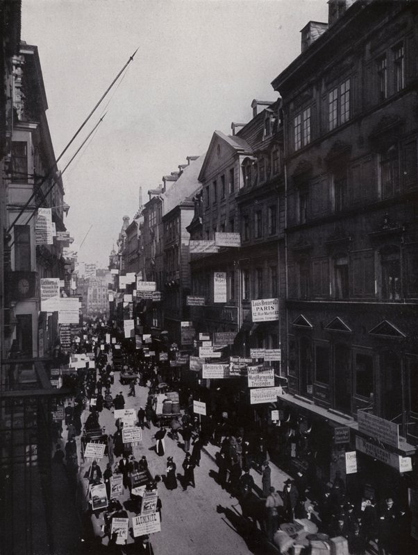Leipzig: Petersstrasse messujen aikana (m/w kuva) tekijältä Photographer German