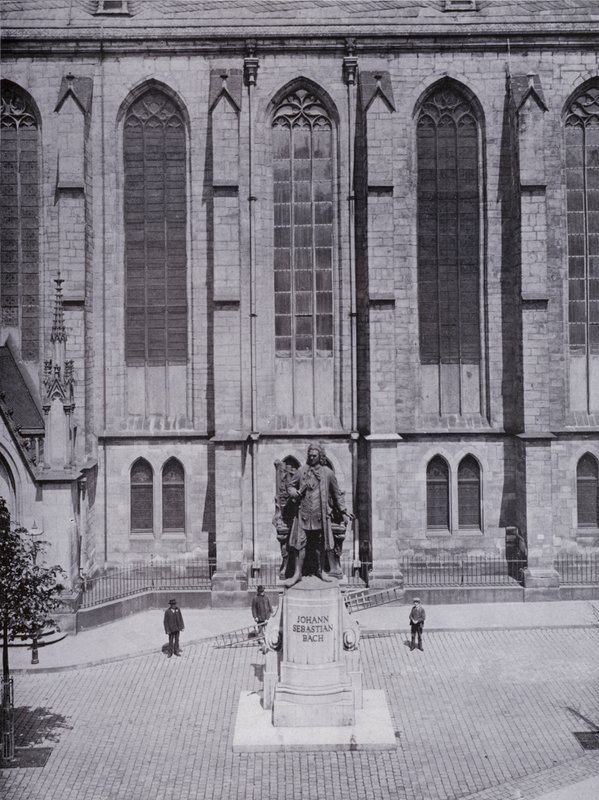 Leipzig: Thomaskirche ja Bachin muistomerkki (m/w kuva) tekijältä Photographer German