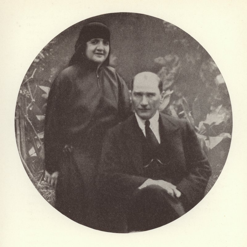 Mustafa Kemal Atatürk, Turkin presidentti, ja hänen vaimonsa Lative Usakligil (m/v kuva) tekijältä Photographer German