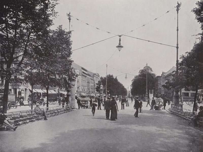 Unter Den Linden, Mittellallee ja näkymä Frederick Suuren muistomerkille (m/v kuva) tekijältä Photographer German