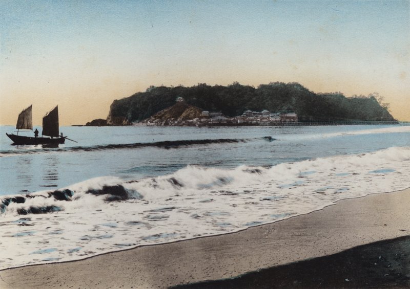 Japani, n. 1912: Enoshiman saari katsottu lähellä Kamakuraa (kuva) tekijältä Photographer Japanese