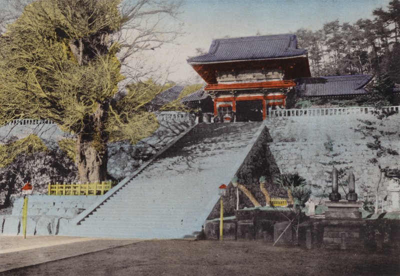 Japani, n. 1912: Hachimanin temppeli, omistettu 1100-luvun lopulla perustetulle sodan jumalalle, Kamakura (kuva) tekijältä Photographer Japanese